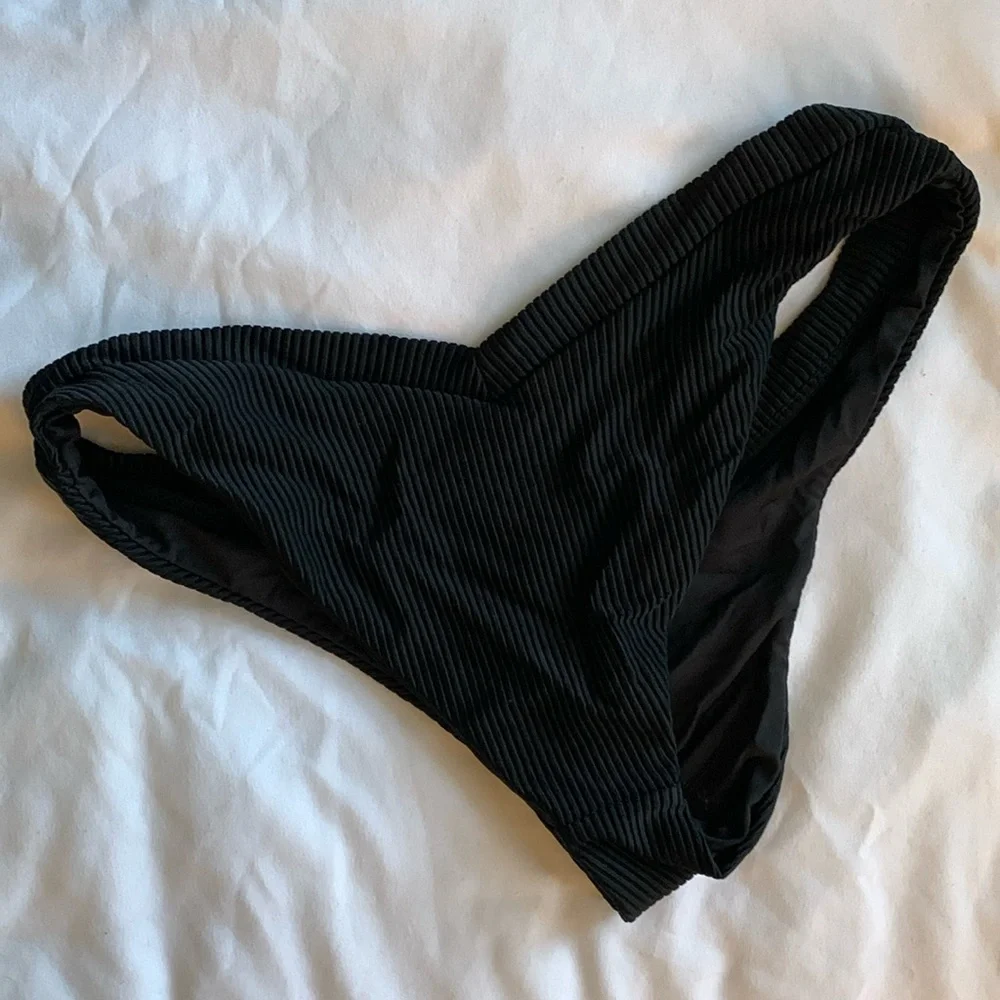 Frankies bikinis “Austin” bottoms in black